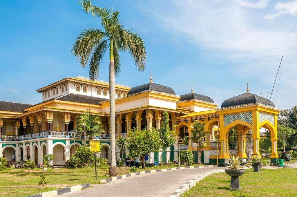 Hotel Pardede International Medan Exterior photo